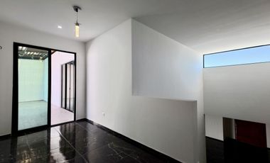 CASA VENTA MÉRIDA, 4 HABITACIONES, ALBERCA, 559 DE CONSTRUCCIÓN, BELLAVISTA, DZITYÁ.