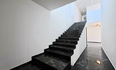 CASA VENTA MÉRIDA, 4 HABITACIONES, ALBERCA, 559 DE CONSTRUCCIÓN, BELLAVISTA, DZITYÁ.