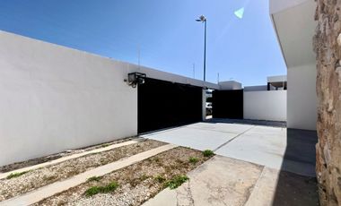 CASA VENTA MÉRIDA, 4 HABITACIONES, ALBERCA, 559 DE CONSTRUCCIÓN, BELLAVISTA, DZITYÁ.