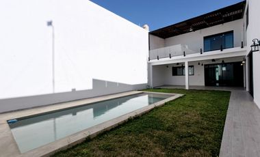 CASA VENTA MÉRIDA, 4 HABITACIONES, ALBERCA, 559 DE CONSTRUCCIÓN, BELLAVISTA, DZITYÁ.