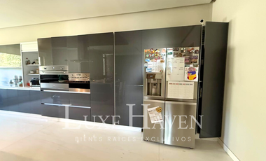 Extraordinaria Residencia en Los Encinos