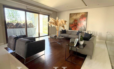 Extraordinaria Residencia en Los Encinos