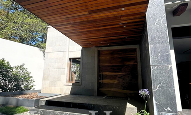 Extraordinaria Residencia en Los Encinos