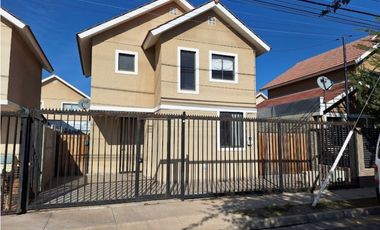 Venta de casa 3D 2B 1E en Vista Cordillera Los Andes