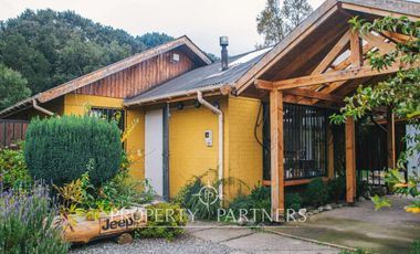 Venta de propiedad con dos casas en sector residencial de Pucón