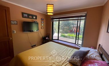 Casa esquina con piscina privada