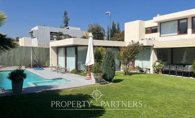 Casa Arriendo condominio remodelada.