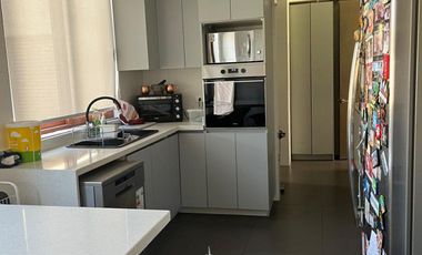Casa Arriendo condominio remodelada.