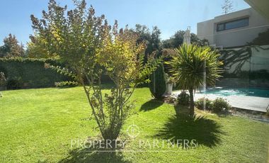 Casa Arriendo condominio remodelada.