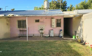 Se Alquila, casa de 2 dormitorios con patio, Plottier
