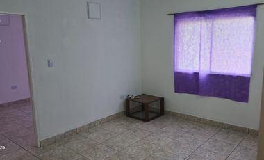 Se Alquila, casa de 2 dormitorios con patio, Plottier