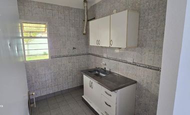 Se Alquila, casa de 2 dormitorios con patio, Plottier