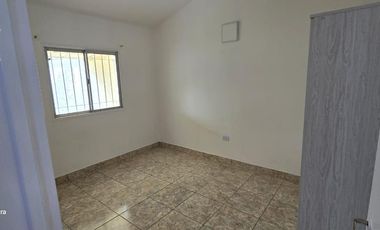Se Alquila, casa de 2 dormitorios con patio, Plottier