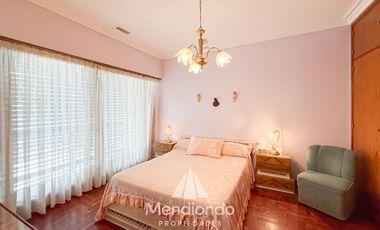 Casa 4 amb. c/ cochera Doble de 202 m2 IMPECABLE en San José