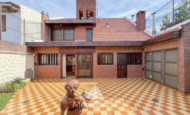 Casa 4 amb. c/ cochera Doble de 202 m2 IMPECABLE en San José