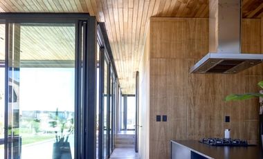 Casa en alquiler en El Cantón, de diseño y amoblada