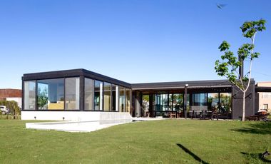 Casa en alquiler en El Cantón, de diseño y amoblada