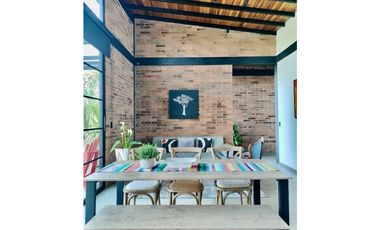 Casa en Arriendo Amoblado entre la vía Santa Elena y Envigado