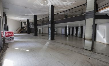 Local comercial en Miguel A. Quevedo en renta