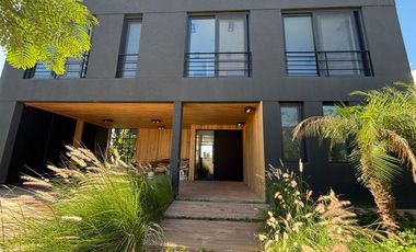 Casa 6 Amb a Estrenar en Venta, Lote Al Lago en Barrio Marinas. Puertos del Lago