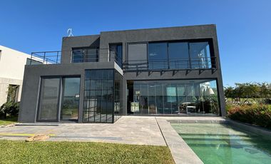 Casa 6 Amb a Estrenar en Venta, Lote Al Lago en Barrio Marinas. Puertos del Lago