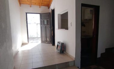 Casa en alquiler - 1 Dormitorio 2 Baños - 50Mts2 - La Plata