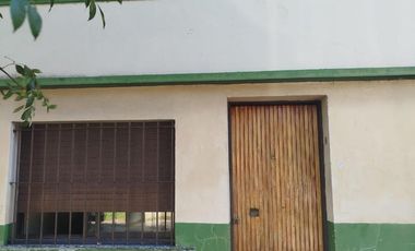 Casa en alquiler - 1 Dormitorio 2 Baños - 50Mts2 - La Plata