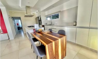 Casa en Alquiler Anual Amoblada 4 Amb con Piscina Las Tipas Nordelta Tigre