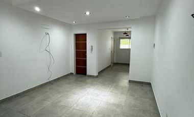 DEPARTAMENTO CON COCHERA Y JARDIN