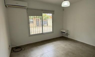 DEPARTAMENTO CON COCHERA Y JARDIN