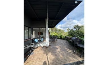 SE VENDE FINCA ENTRE EL CARMEN Y RIONEGRO PARCELACIÓN CERRADA CASA MOD