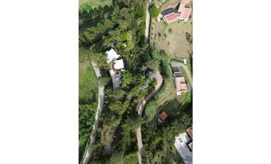 SE VENDE FINCA ENTRE EL CARMEN Y RIONEGRO PARCELACIÓN CERRADA CASA MOD
