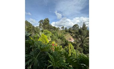 SE VENDE FINCA ENTRE EL CARMEN Y RIONEGRO PARCELACIÓN CERRADA CASA MOD