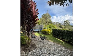 SE VENDE FINCA ENTRE EL CARMEN Y RIONEGRO PARCELACIÓN CERRADA CASA MOD