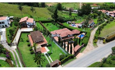 SE PERMUTA FINCA EN EL CARMEN DE VIBORAL INGRESANDO POR EL CANAD VA
