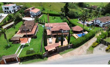 SE PERMUTA FINCA EN EL CARMEN DE VIBORAL INGRESANDO POR EL CANAD VA