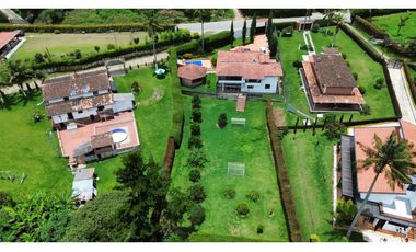 SE PERMUTA FINCA EN EL CARMEN DE VIBORAL INGRESANDO POR EL CANAD VA