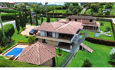 SE PERMUTA FINCA EN EL CARMEN DE VIBORAL INGRESANDO POR EL CANAD VA