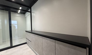 Se arrienda oficina remodelada en Avenida Padre Hurtado