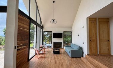 EXCELENTE CABAÑA A ESTRENAR UBICADA EN PINARES DE TAPALPA