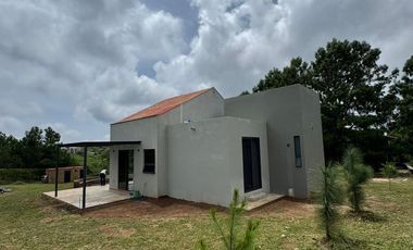 EXCELENTE CABAÑA A ESTRENAR UBICADA EN PINARES DE TAPALPA