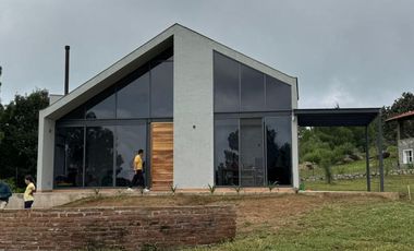 EXCELENTE CABAÑA A ESTRENAR UBICADA EN PINARES DE TAPALPA