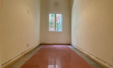 Departamento en planta baja dentro de casa catalogada