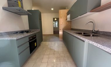 Departamento en planta baja dentro de casa catalogada