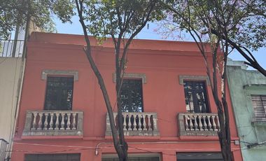 Departamento en planta baja dentro de casa catalogada