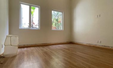 Departamento en planta baja dentro de casa catalogada