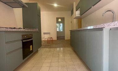 Departamento en planta baja dentro de casa catalogada