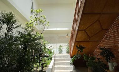 Departamento en planta baja dentro de casa catalogada