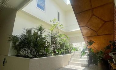 Departamento en planta baja dentro de casa catalogada