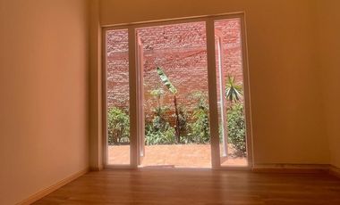 Departamento en planta baja dentro de casa catalogada